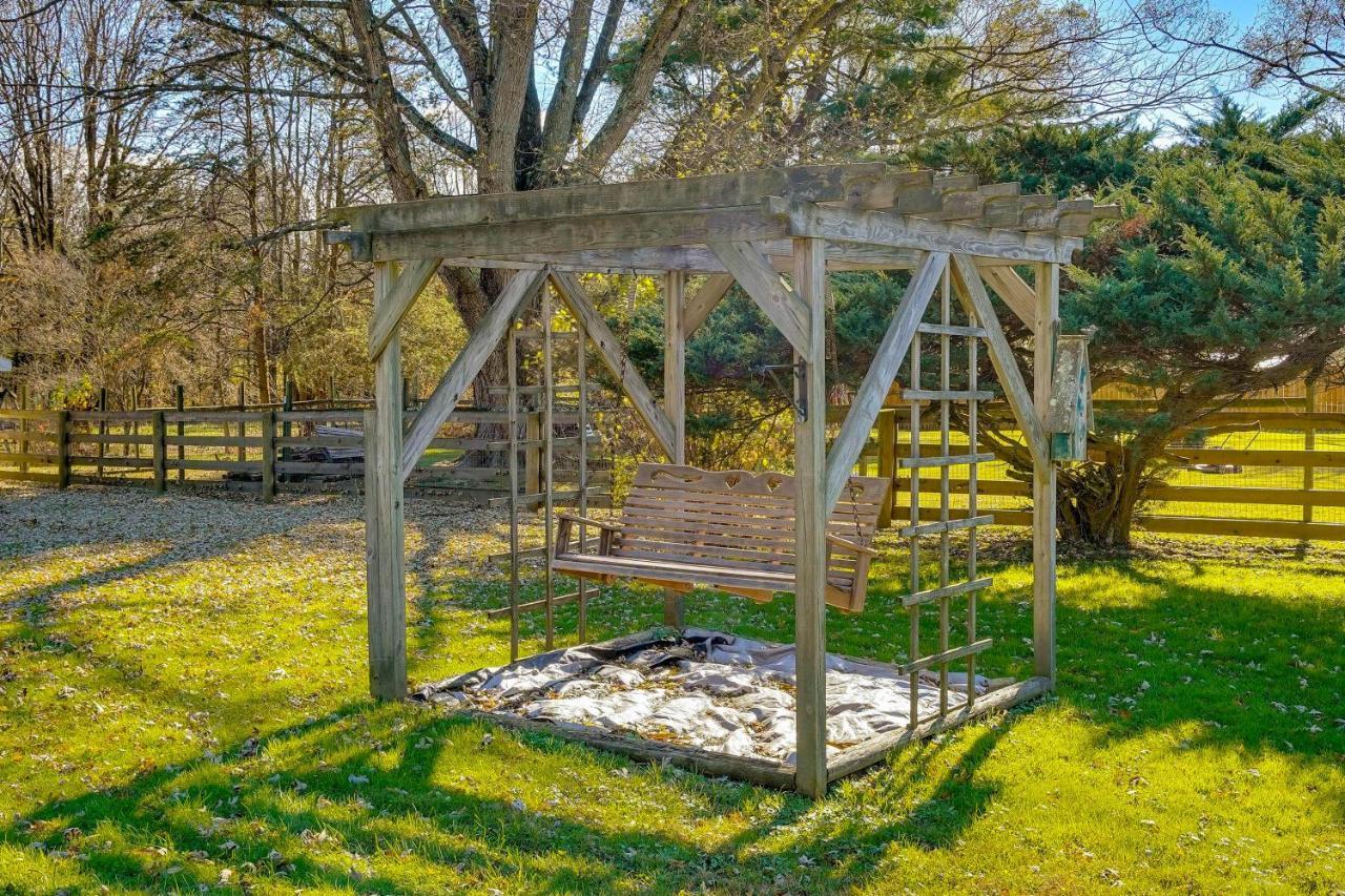 Hocking Hills Hideaway With Hot Tub And Fire Pit! Villa Logan Exterior photo